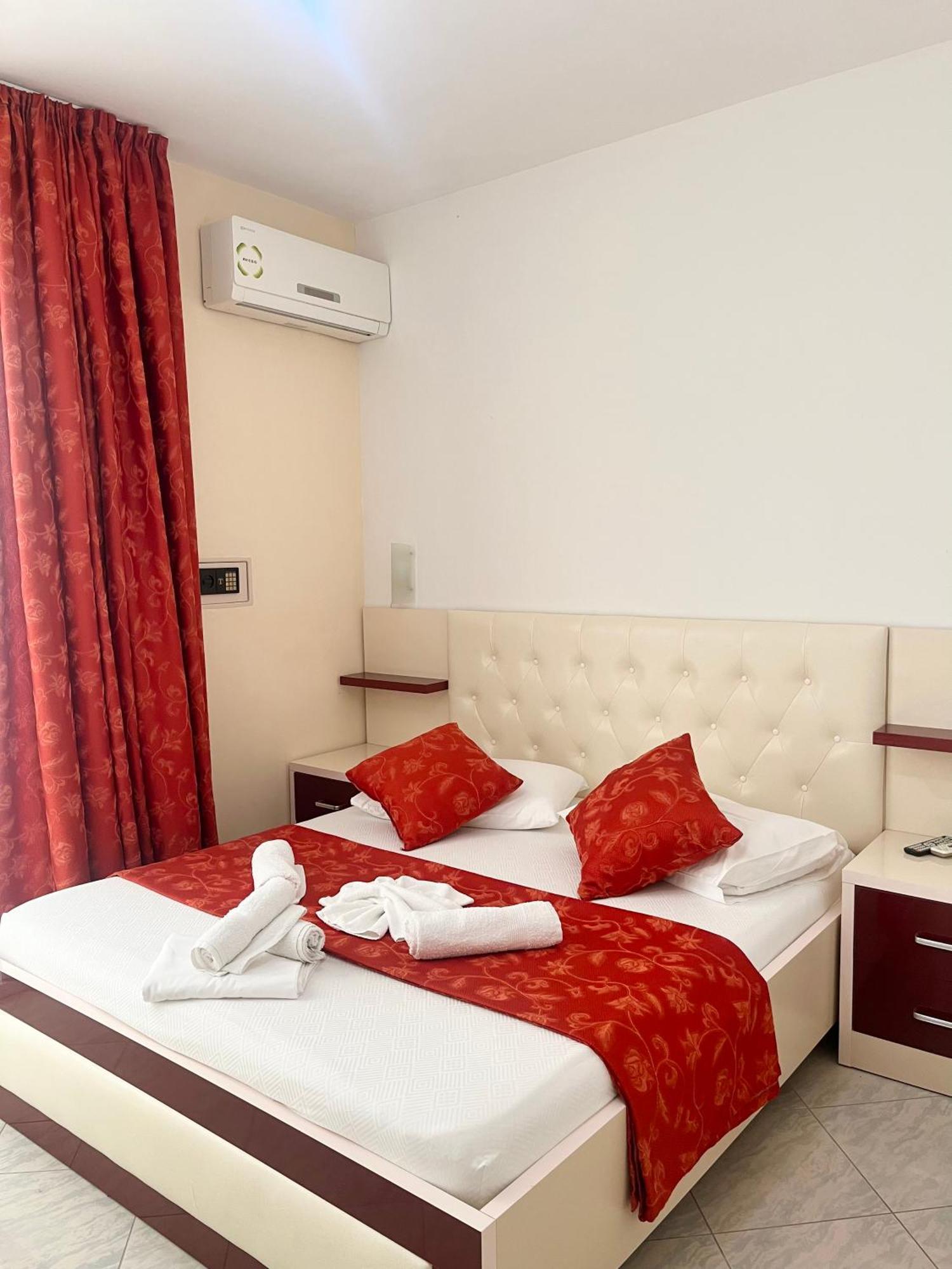 Hotel Garden Радиме Екстер'єр фото